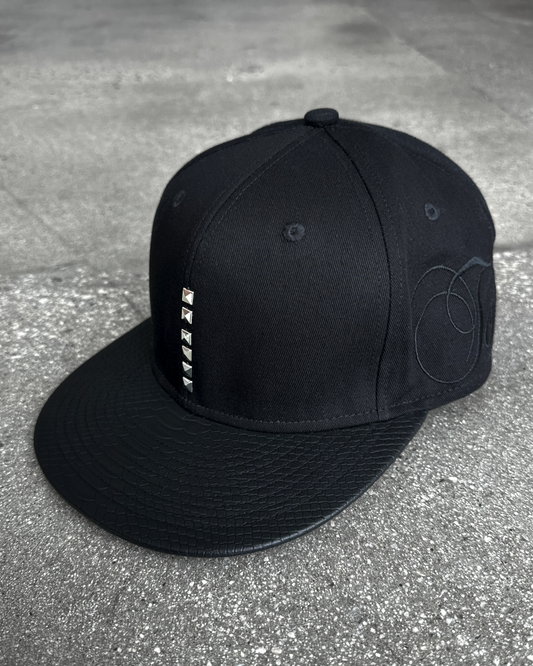 FOREVER FITTED HAT BLACK