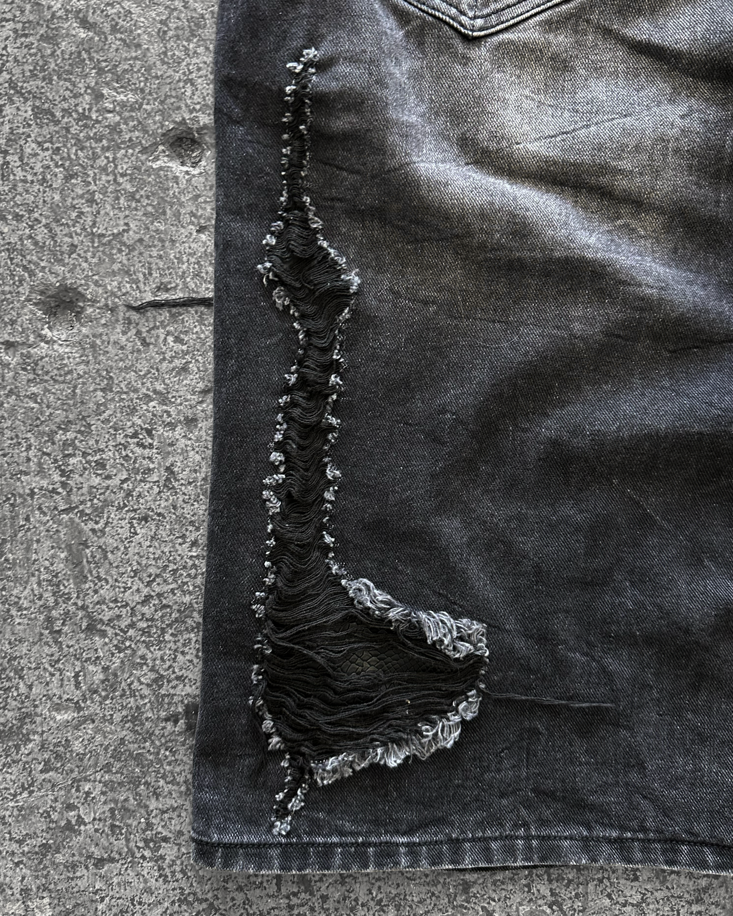 REPTILIAN DENIM SHORTS