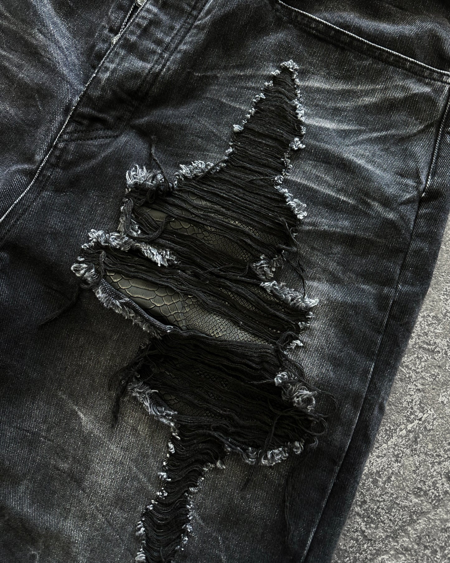 REPTILIAN DENIM SHORTS